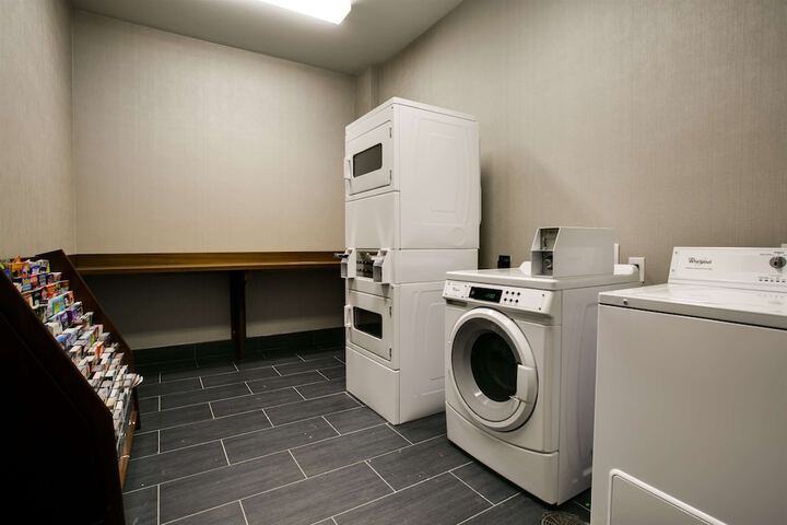 Hampton Inn & Suites Dallas / Ft. Worth Airport South