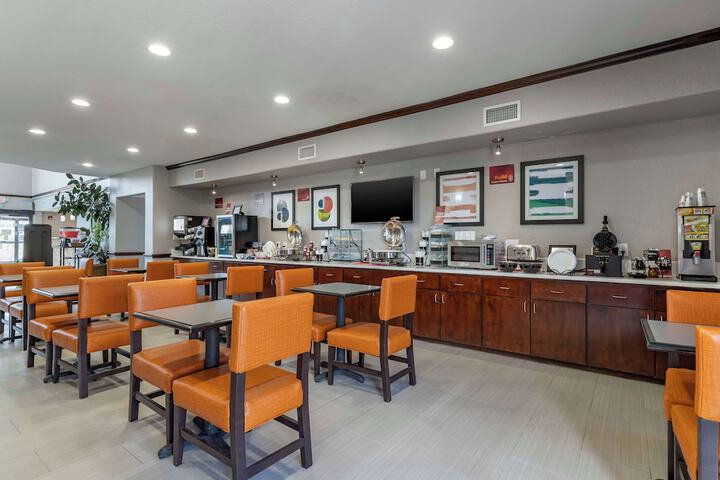 Best Western Plus Victoria Inn & Suites