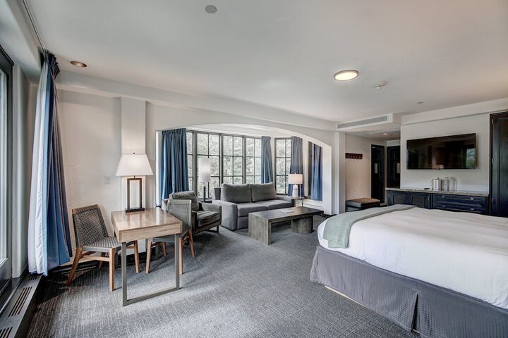 Room 93 of 242