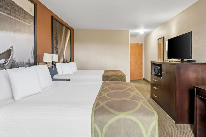 Super 8 by Wyndham Meadow Lake