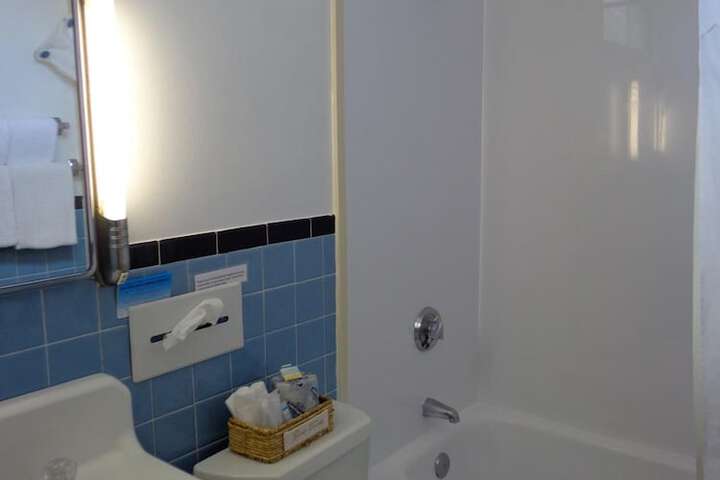 Room 16 of 36