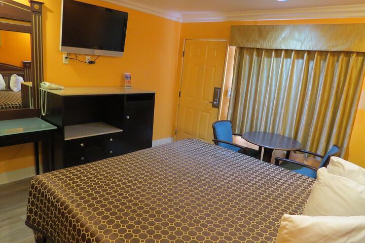 Room 8 of 23