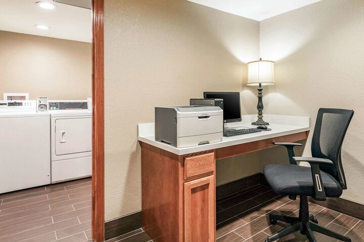 Business Center 34 of 34