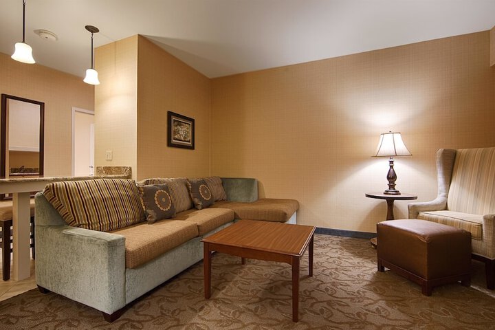 Room 8 of 33