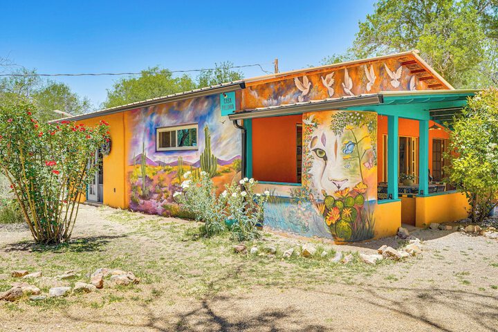 Casa Paloma Studio: Artsy & Airy w / Hot Tub Access