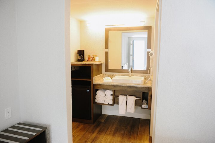 Room 12 of 18
