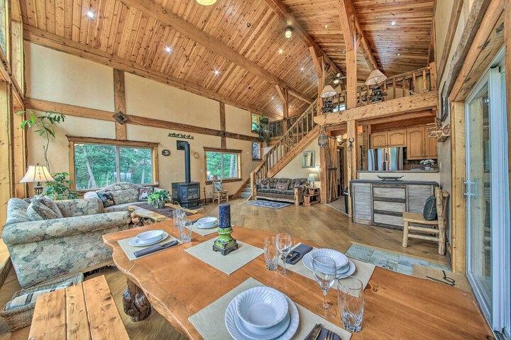 Private Deck & Mtn Views: Family Getaway in Eureka