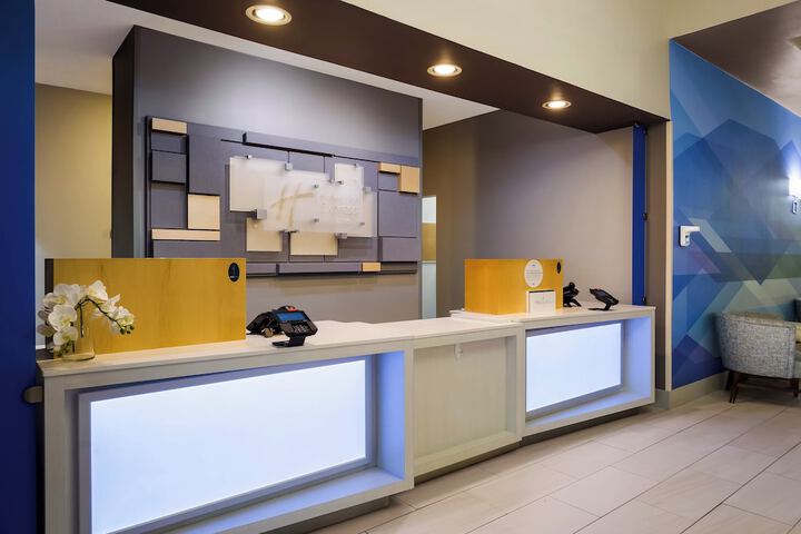 Holiday Inn Express and Suites Newton by IHG