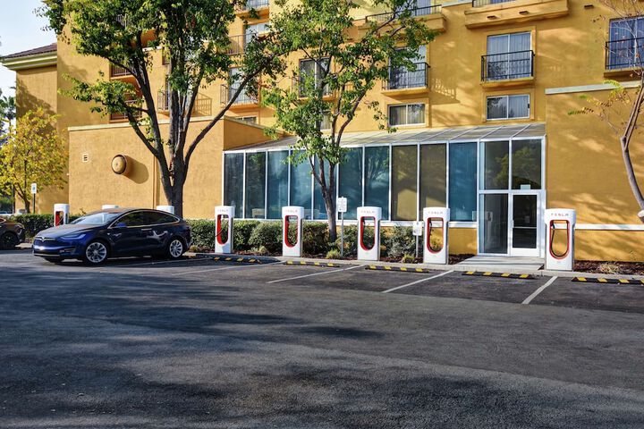 Hotel 3 of 64