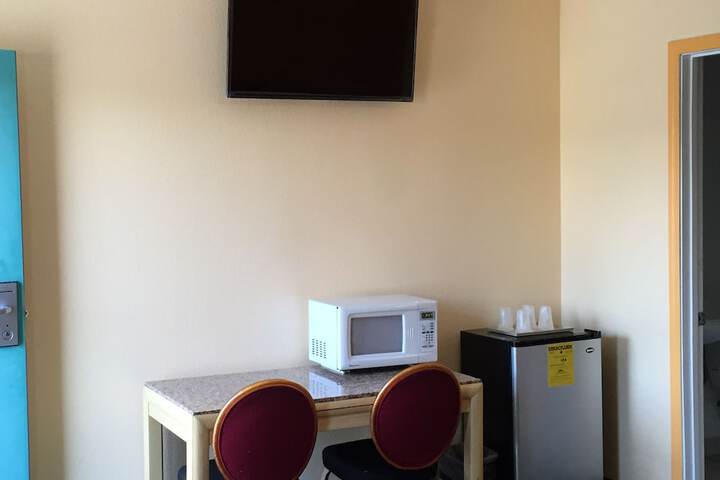 Room 10 of 14
