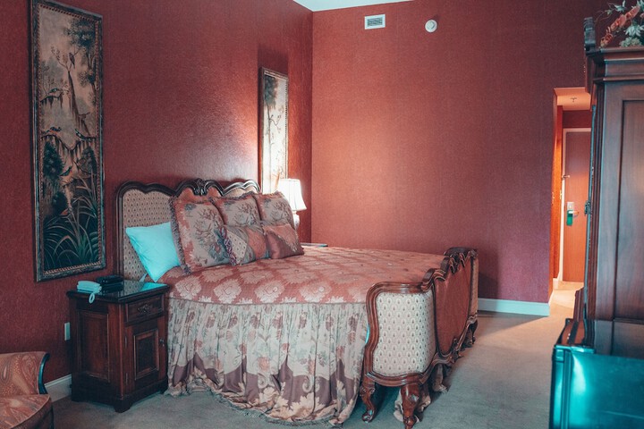 Room 11 of 27