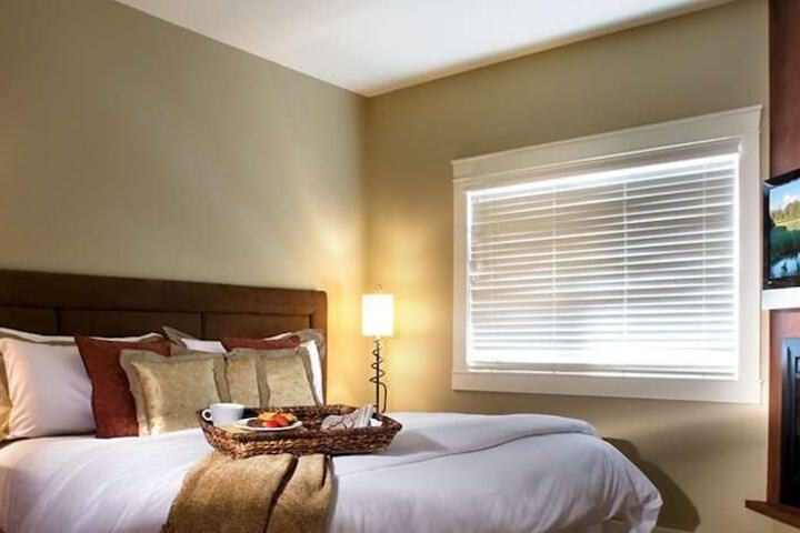 Bellstar Suites at Solara Resort