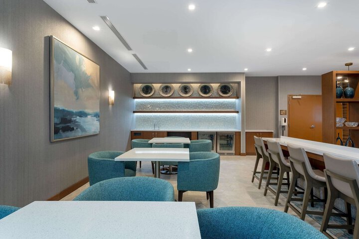 Lounge 60 of 63