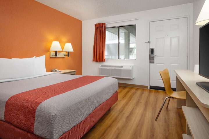 Room 17 of 22
