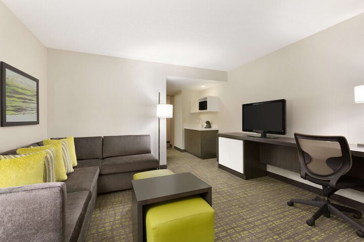 Embassy Suites by Hilton Newark Wilmington South