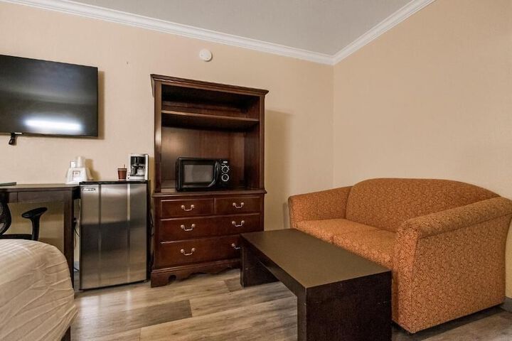 Room 33 of 64
