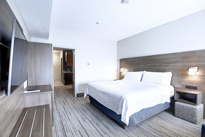 Room 32 of 42