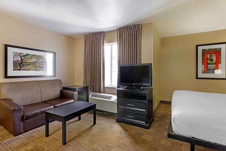 Room 21 of 28