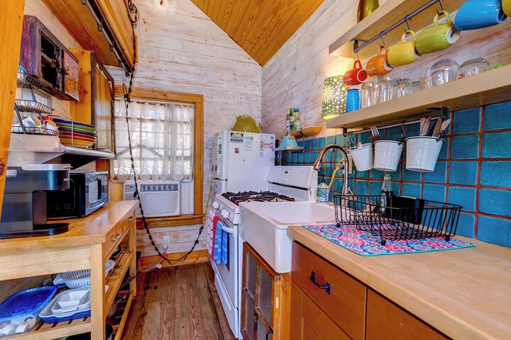 Beachside Boutique Inn – Folly Beach Rooms & Private Cottages