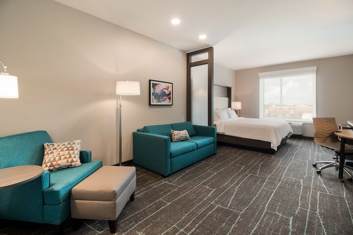 Room 17 of 40
