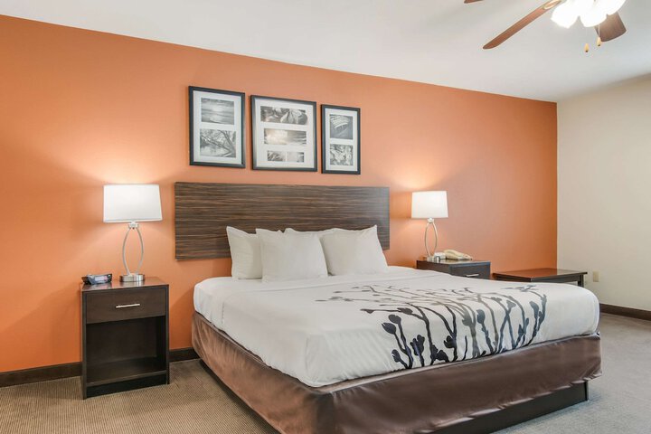 Room 34 of 65