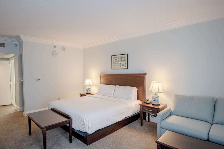 Room 43 of 166