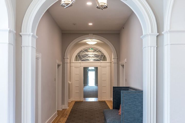 Ballroom/Hall 88 of 98
