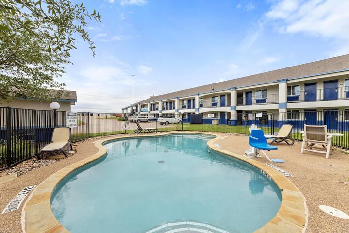 Days Inn by Wyndham McKinney