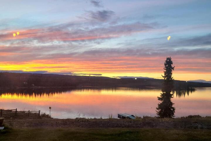 Tolsona Lake Lodge