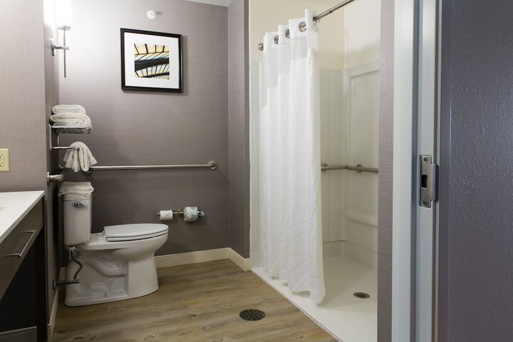 Holiday Inn Bloomington-Airport by IHG
