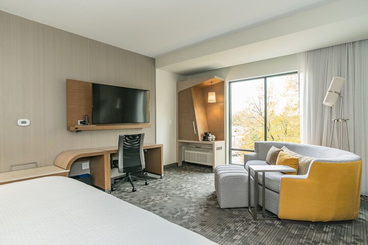 Room 13 of 35