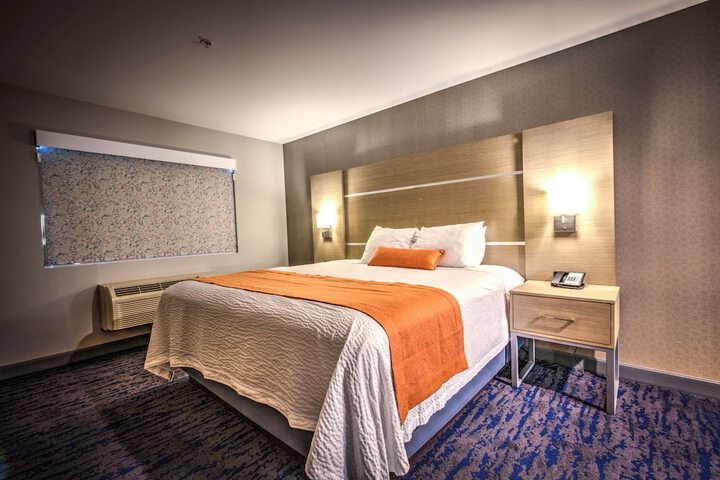Room 32 of 35