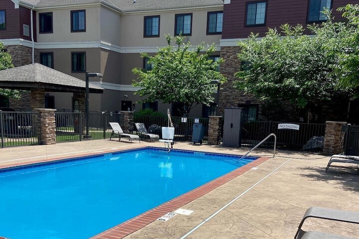 Staybridge Suites Bowling Green by IHG
