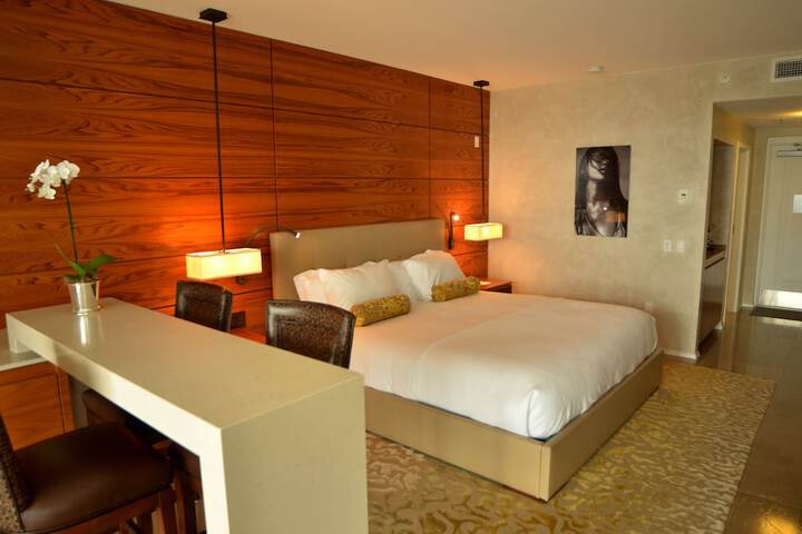 Royal Blues Hotel