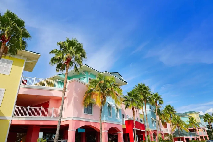 Canal-side W / Private Dock Boats & Bikes 2 Bedroom Duplex