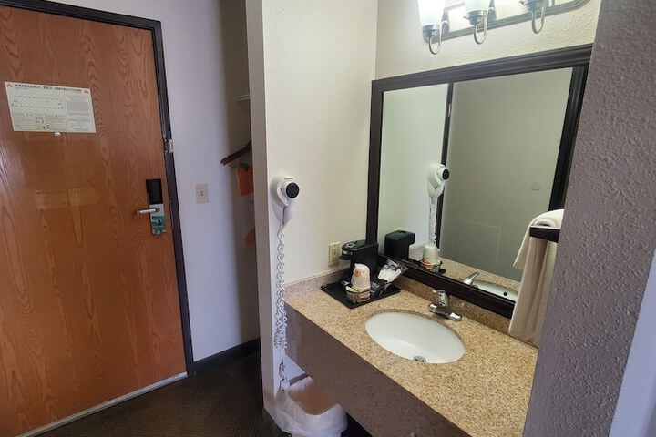 Room 14 of 36