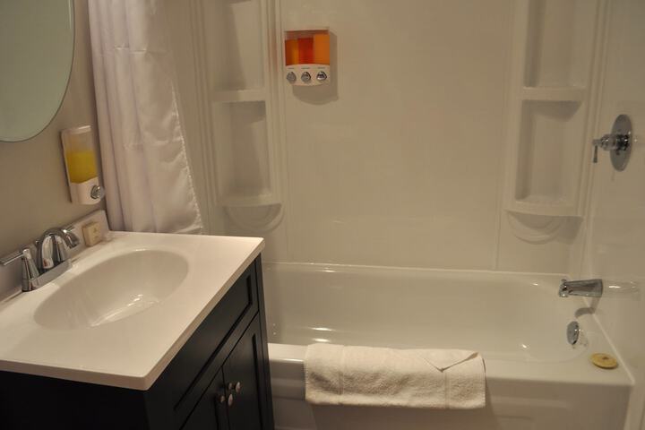 Room 6 of 25