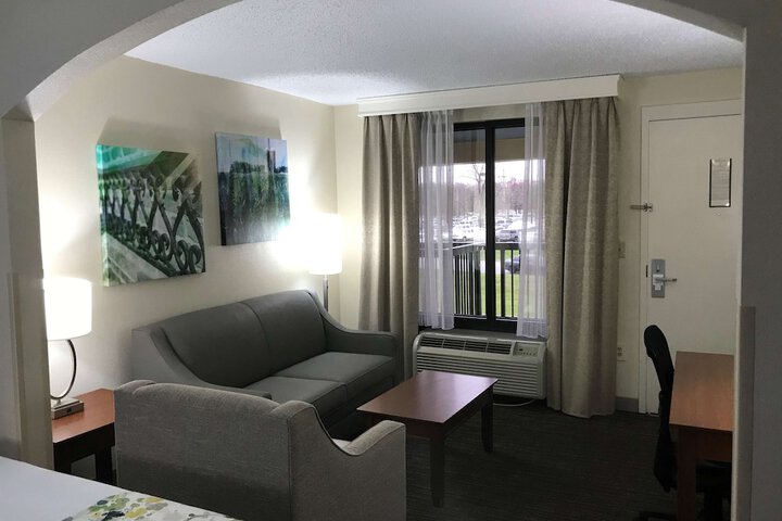 Room 9 of 13