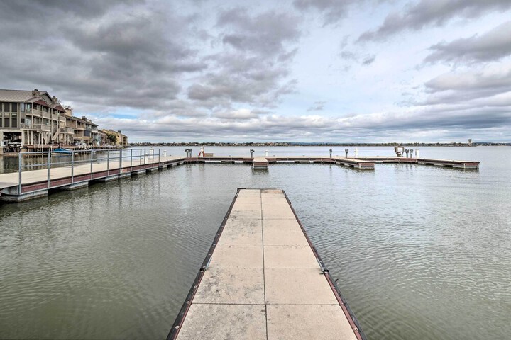 Horseshoe Bay Townhome w / Patio & Outdoor Pool!