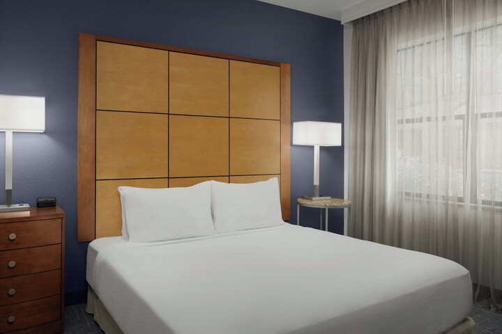 Room 32 of 48