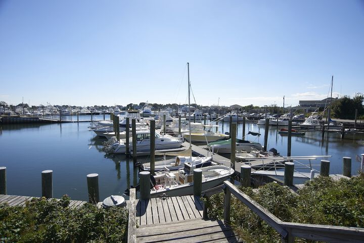Anchor in Distinctive Waterfront Lodging