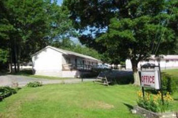 Four Seasons Motel