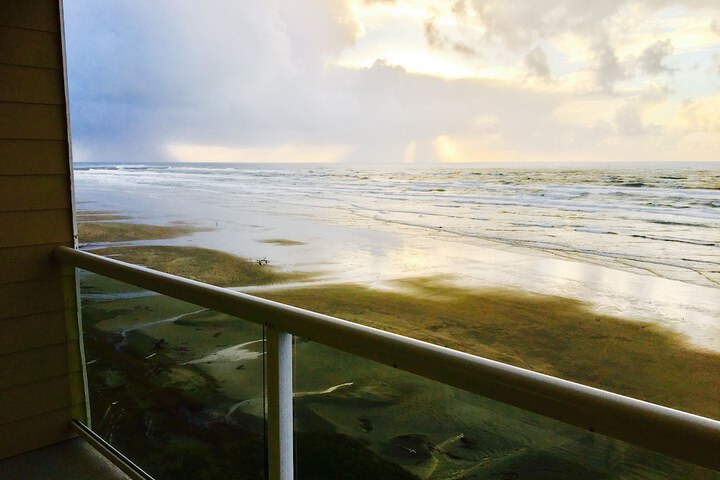 Elizabeth Oceanfront Suites an Ascend Collection Hotel