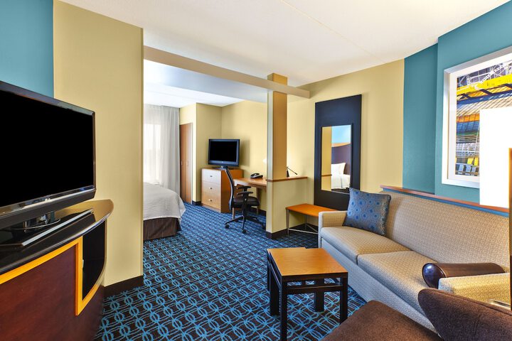 Room 13 of 33