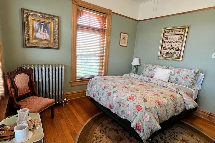 Room 33 of 80
