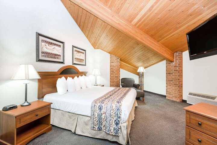 Room 5 of 19