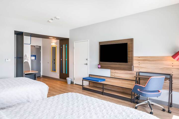 Tru by Hilton Midland