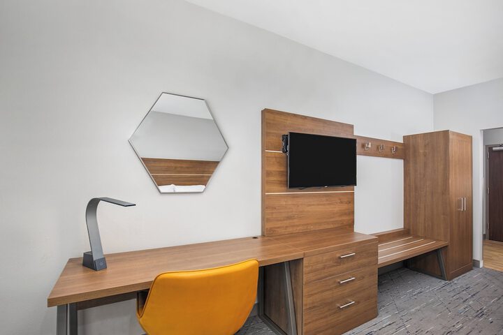 Holiday Inn Express & Suites Carrollton West by IHG