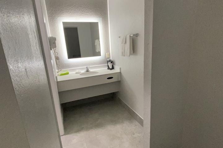 Room 30 of 41