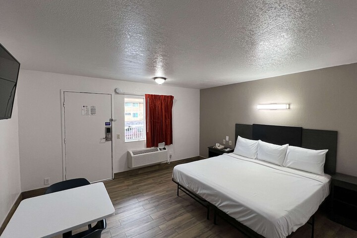 Room 14 of 32
